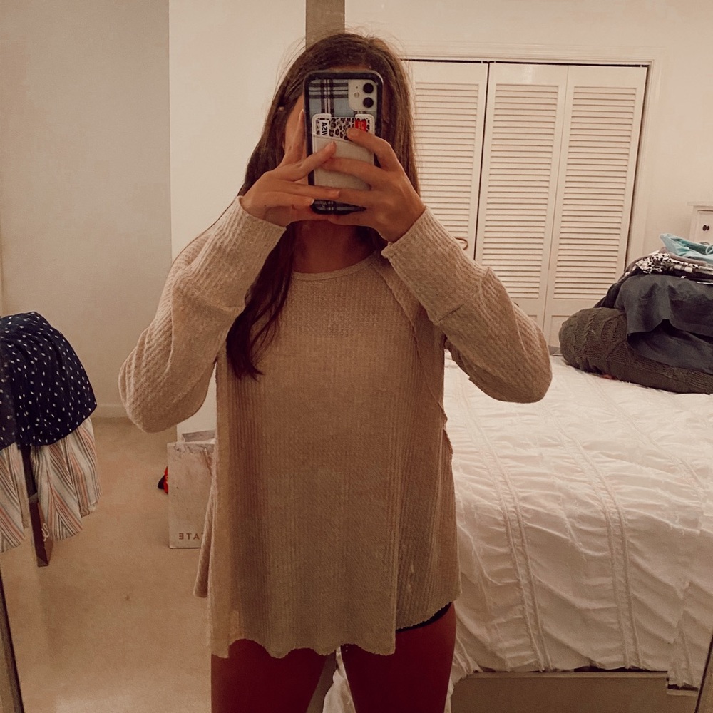 cutest cream long sleeve top!! perfect for fall!!